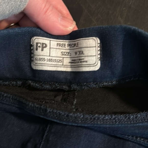 Free People High Waisted Dark Wash Frayed Hem Jeggings size 30 Long - Picture 3 of 6